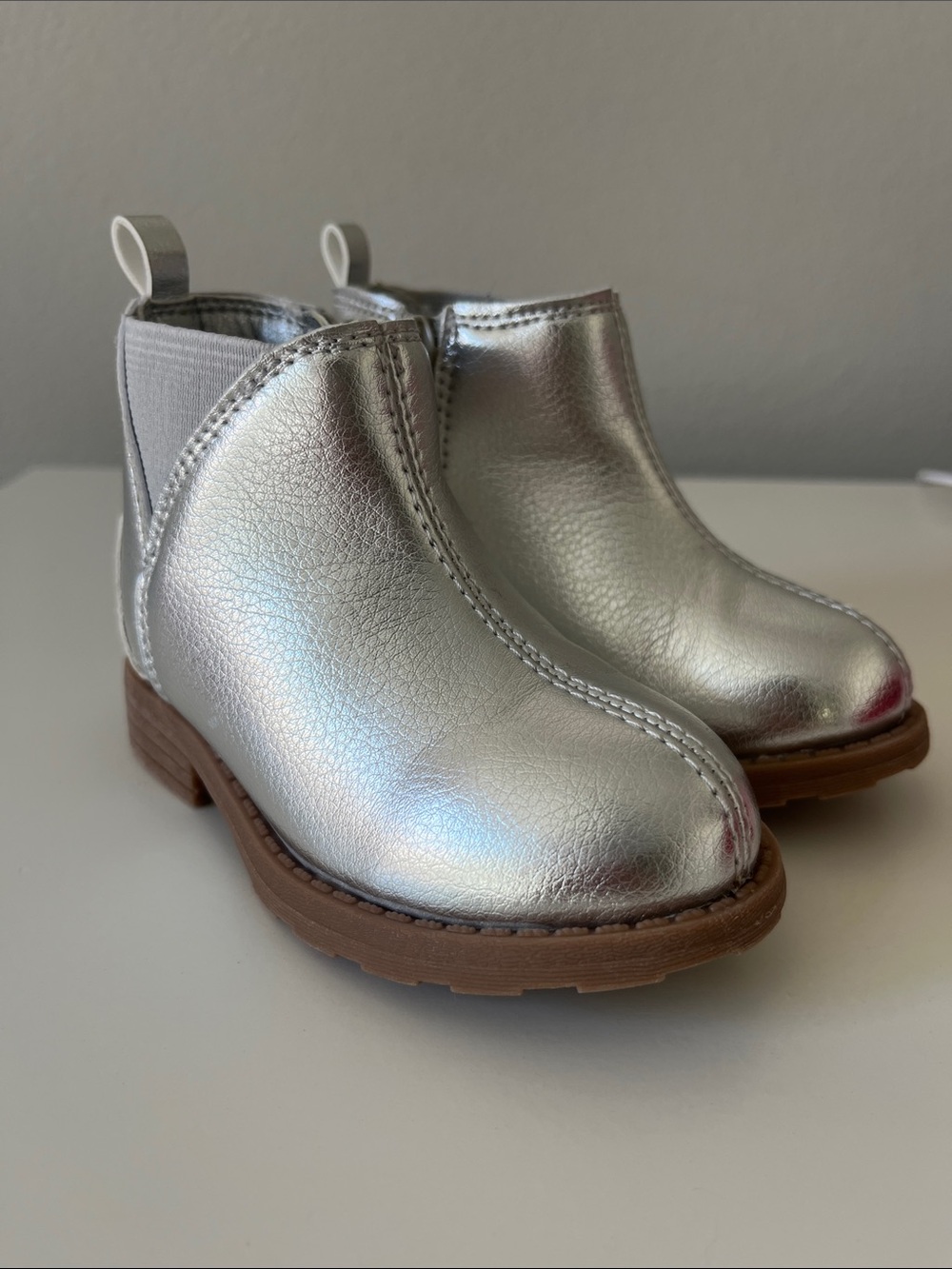 Carter’s Toddler Silver Chelsea Boots - Size 5 🩶🌼 New
